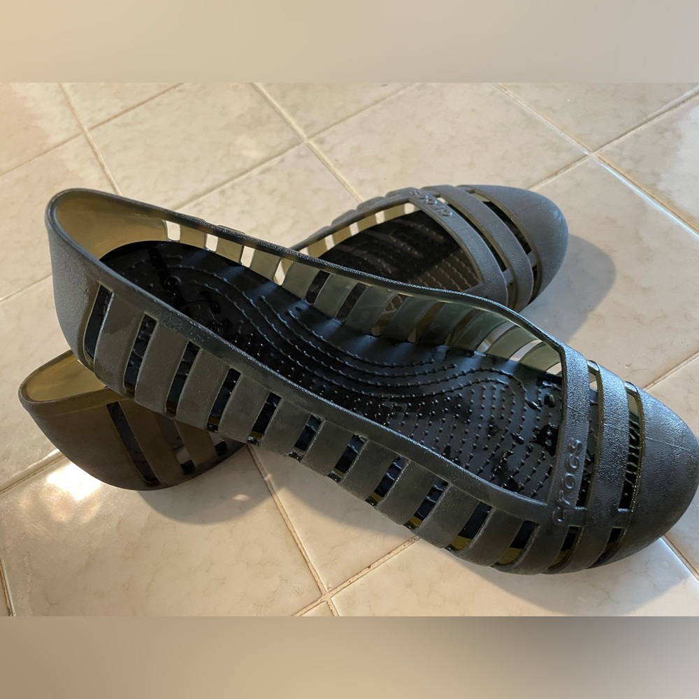 Girls size 4 crocs jelly shoes style